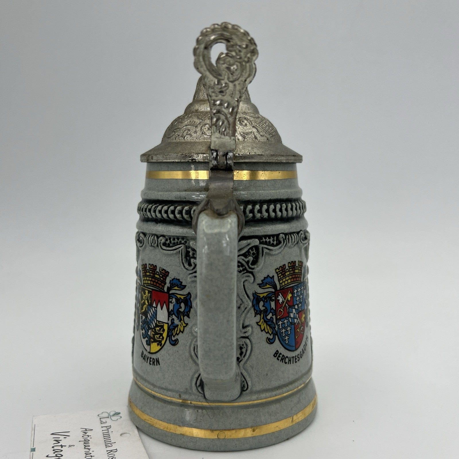 Boccale da birra in ceramica tedesco vintage con coperchio in peltro Munchen per Categoria  Boccali