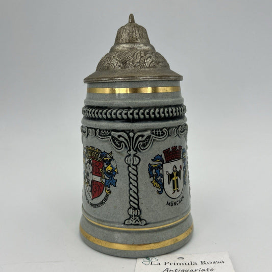 Boccale da birra in ceramica tedesco vintage con coperchio in peltro Munchen per Categoria  Boccali