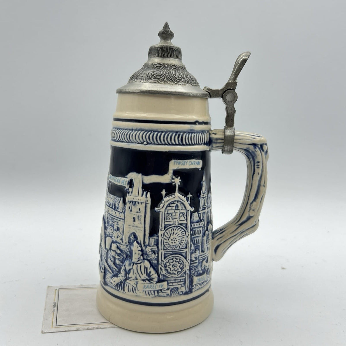 Boccale da birra in ceramica tedesco vintage con coperchio in peltro Praga per Categoria  Boccali