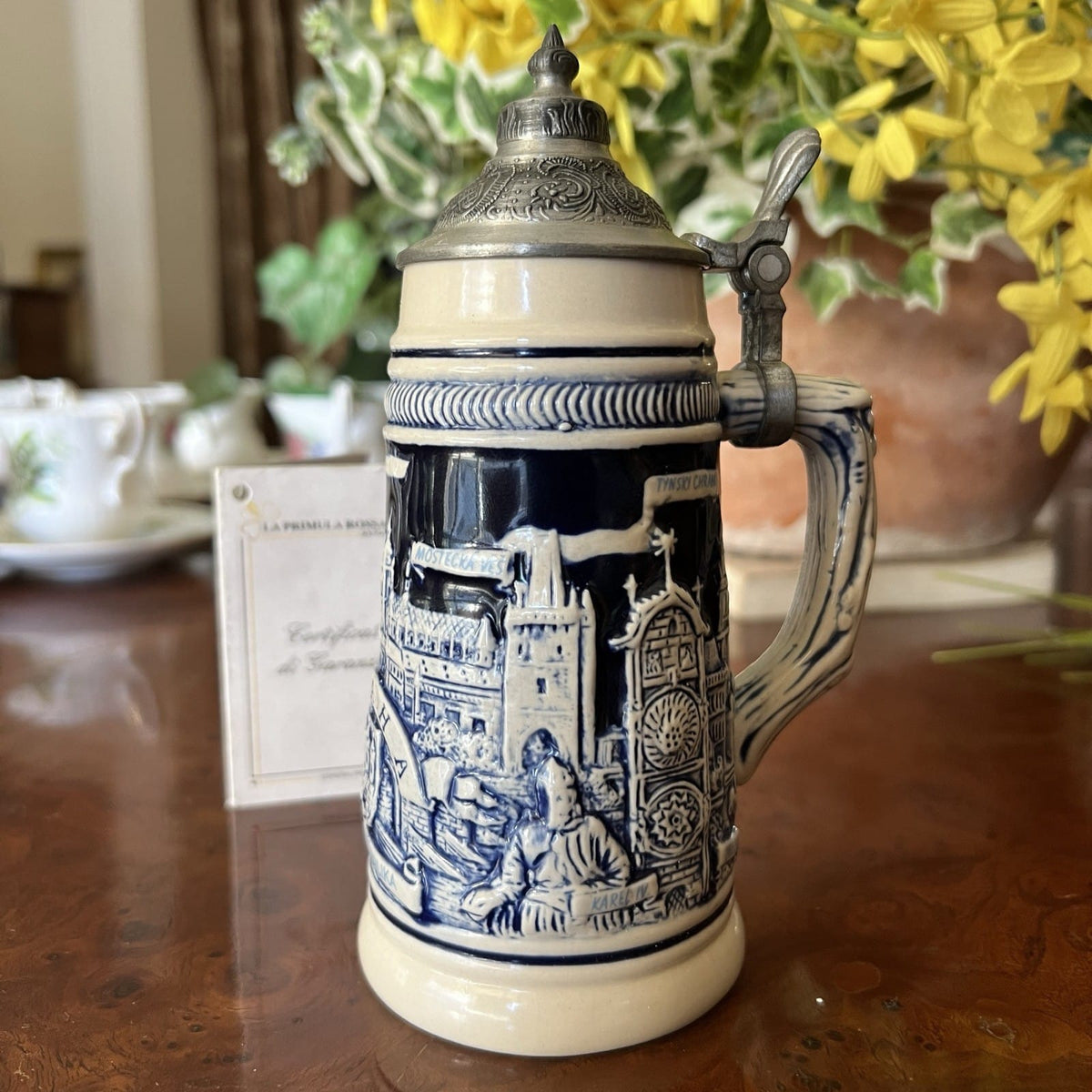 Boccale da birra in ceramica tedesco vintage con coperchio in peltro Praga per Categoria  Boccali