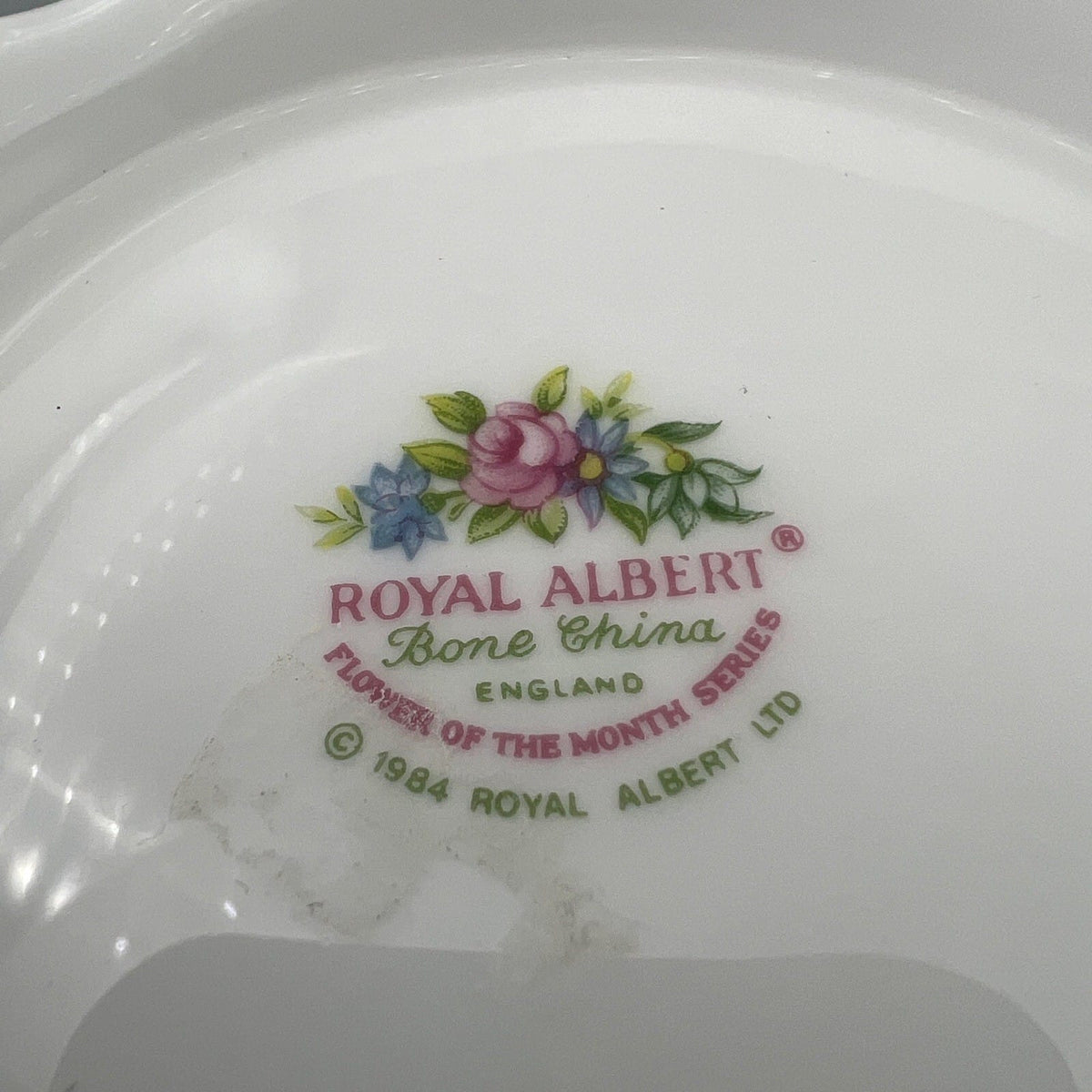 Caffettiera in porcellana Royal Albert con mesi Flower of the month teiera 1984 Categoria  Servizio tazze - Tazze