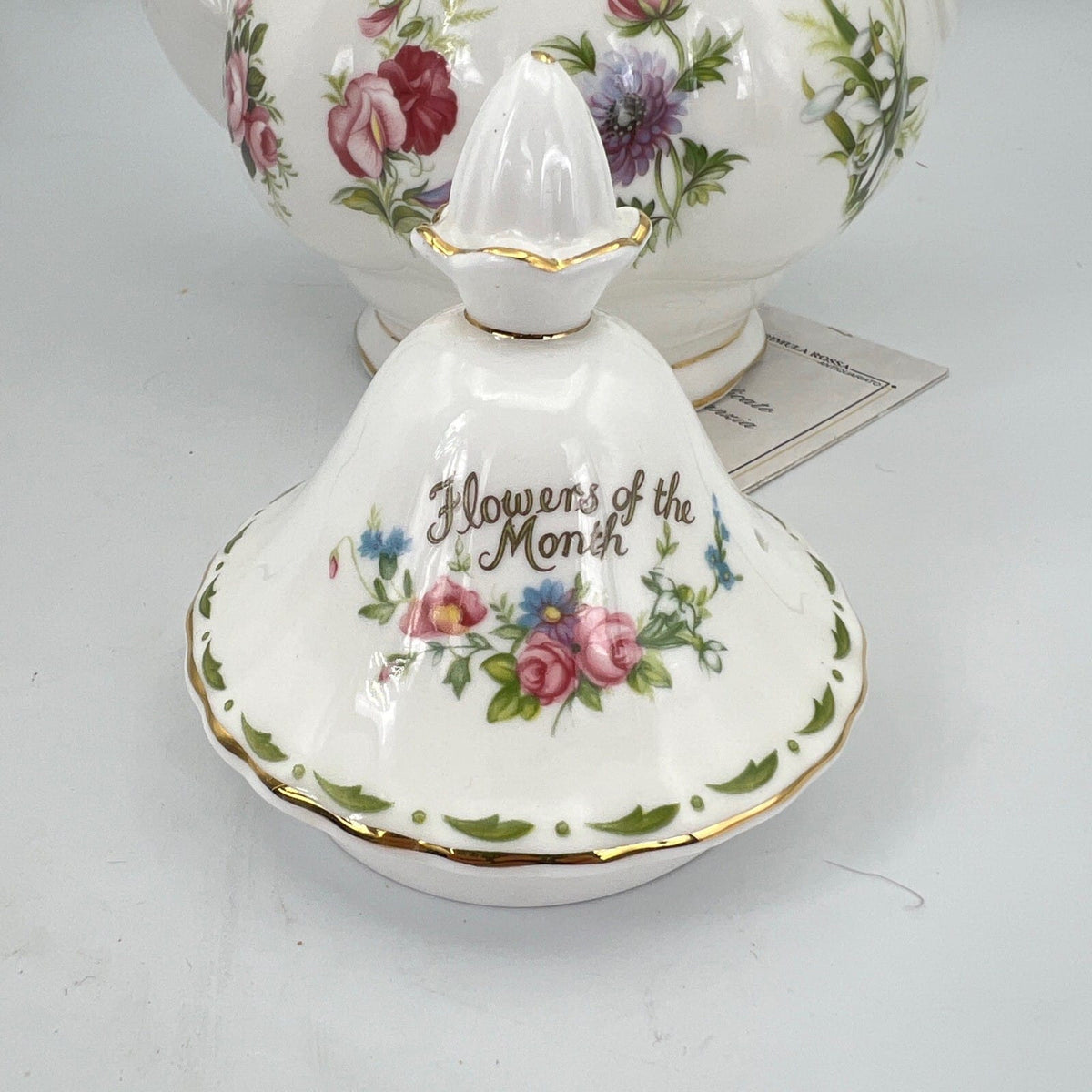 Caffettiera in porcellana Royal Albert con mesi Flower of the month teiera 1984 Categoria  Servizio tazze - Tazze