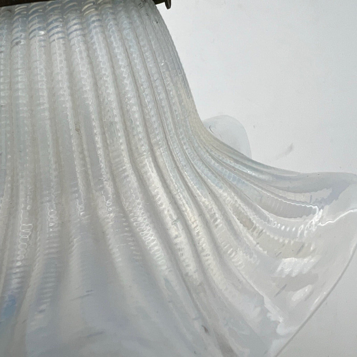 Campana paralume boccia in vetro iridescente ricambio per lampadario Anni 30 Categoria  Lampade Appliques
