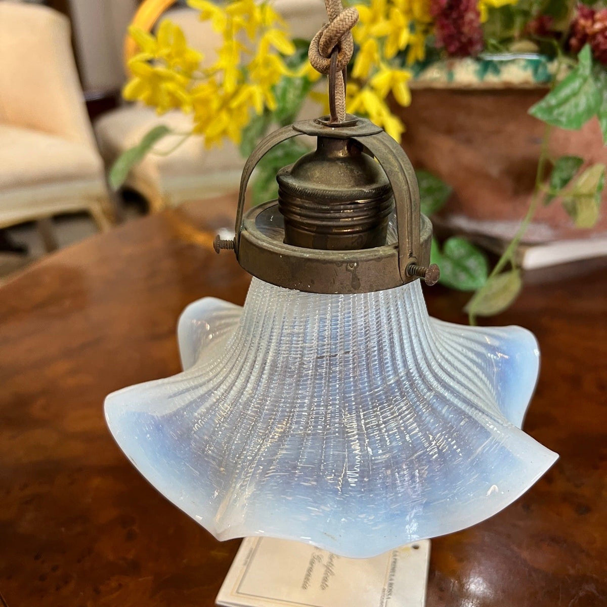Campana paralume in vetro opalino iridescente ricambio per lampadario Anni 30 Categoria  Lampade Appliques