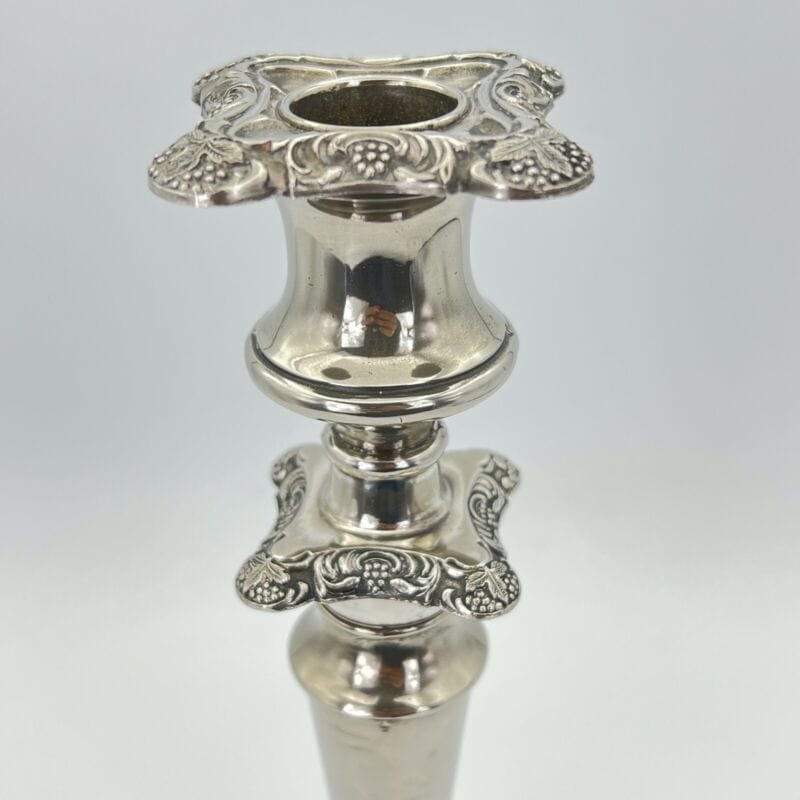 Candelabro antico in argento silver plated candeliere portacandela rocaille Categoria  Sheffield & Argento