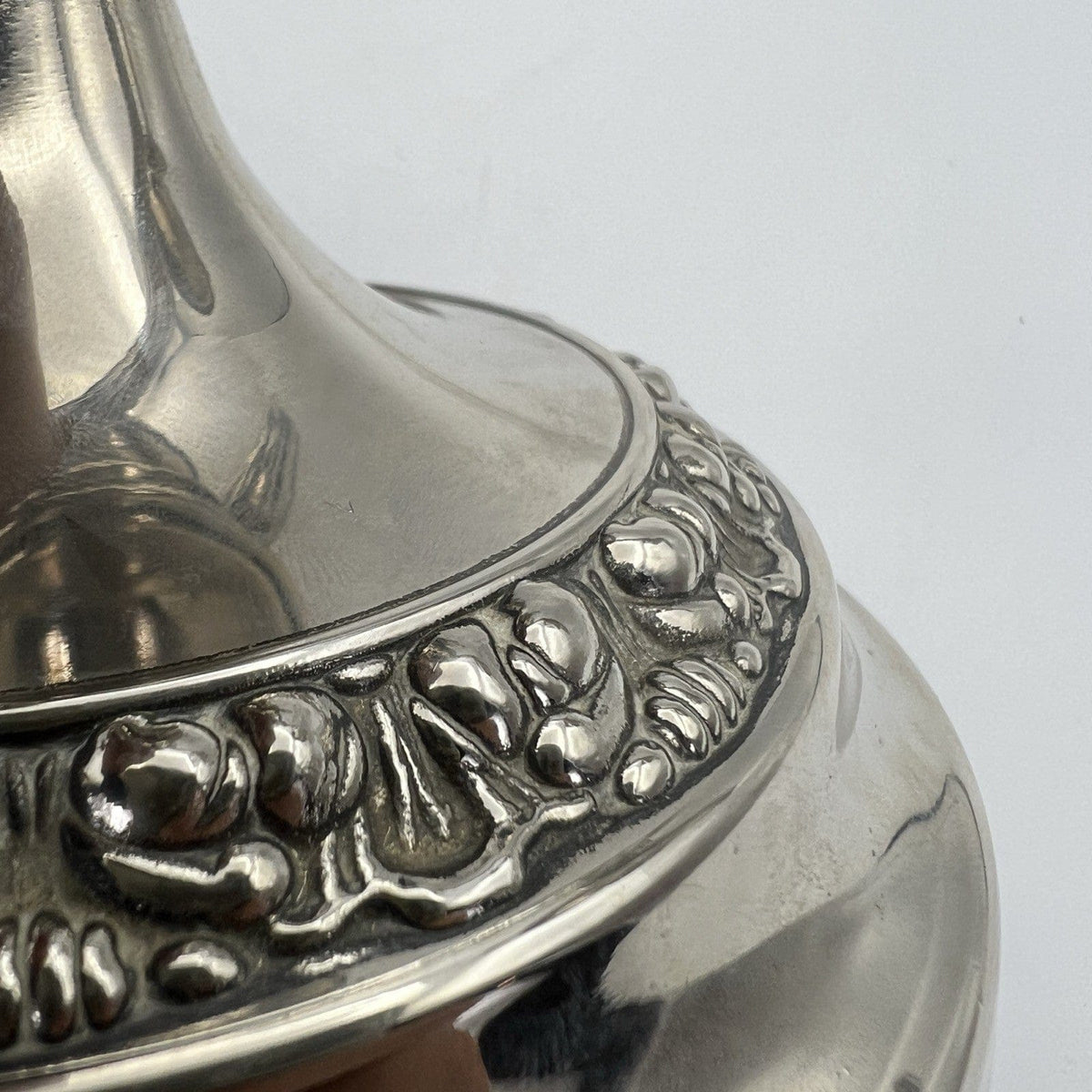 Candelabro antico in argento silver plated candeliere portacandele rocaille Categoria  Sheffield & Argento