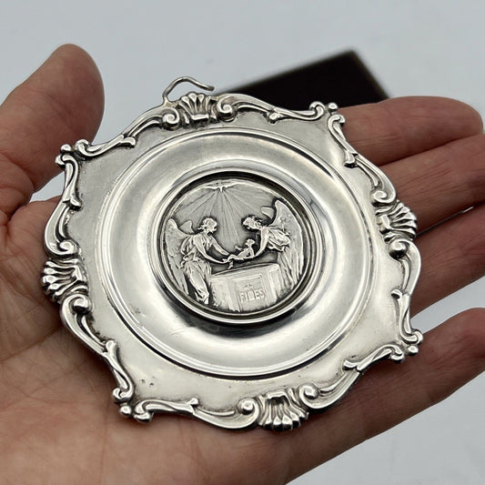 Capoculla in Argento massiccio 800 Antico Medaglione con Battesimo anni Anni 50 Categoria  Oggetti sacri - rosari
