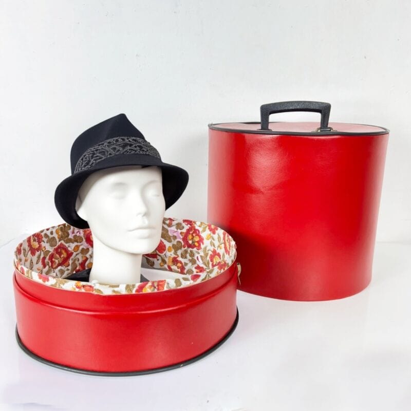 Cappelliera Vintage Porta cappelli parrucca Bauletto Contenitore Rosso Anni 60 Categoria  Vintage