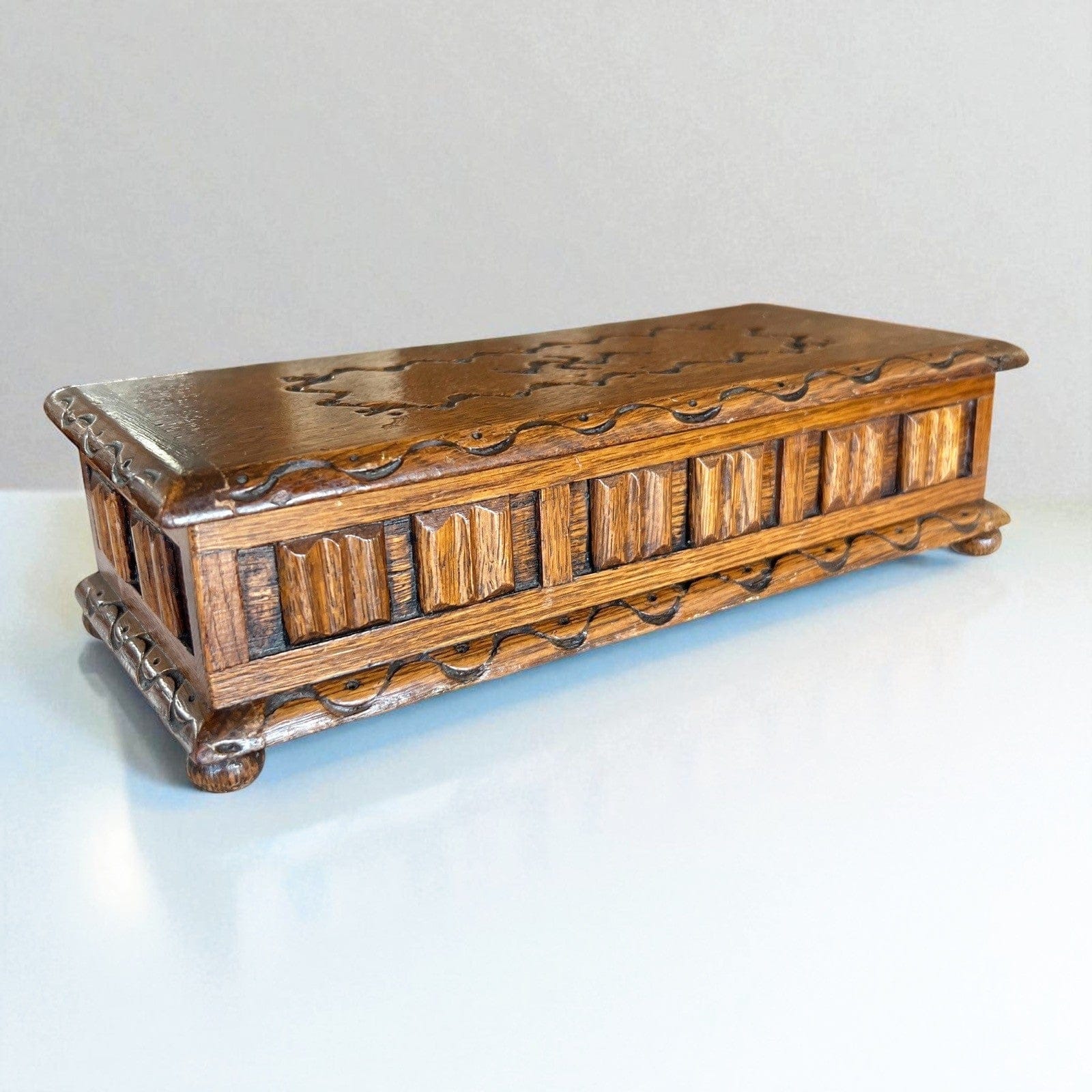 Carillon vintage antico in legno scatola baule cassapanca Inglese anni '40 Categoria  Carillon