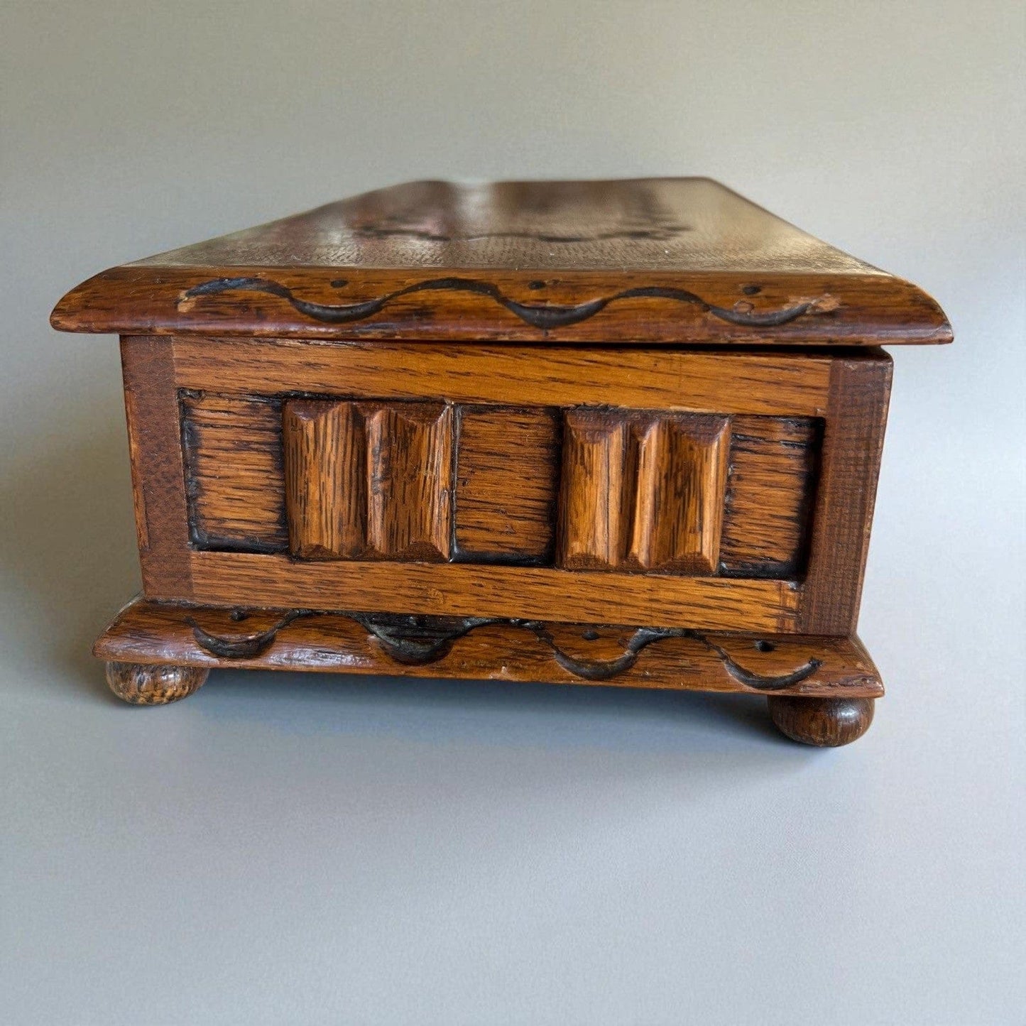 Carillon vintage antico in legno scatola baule cassapanca Inglese anni '40 Categoria  Carillon