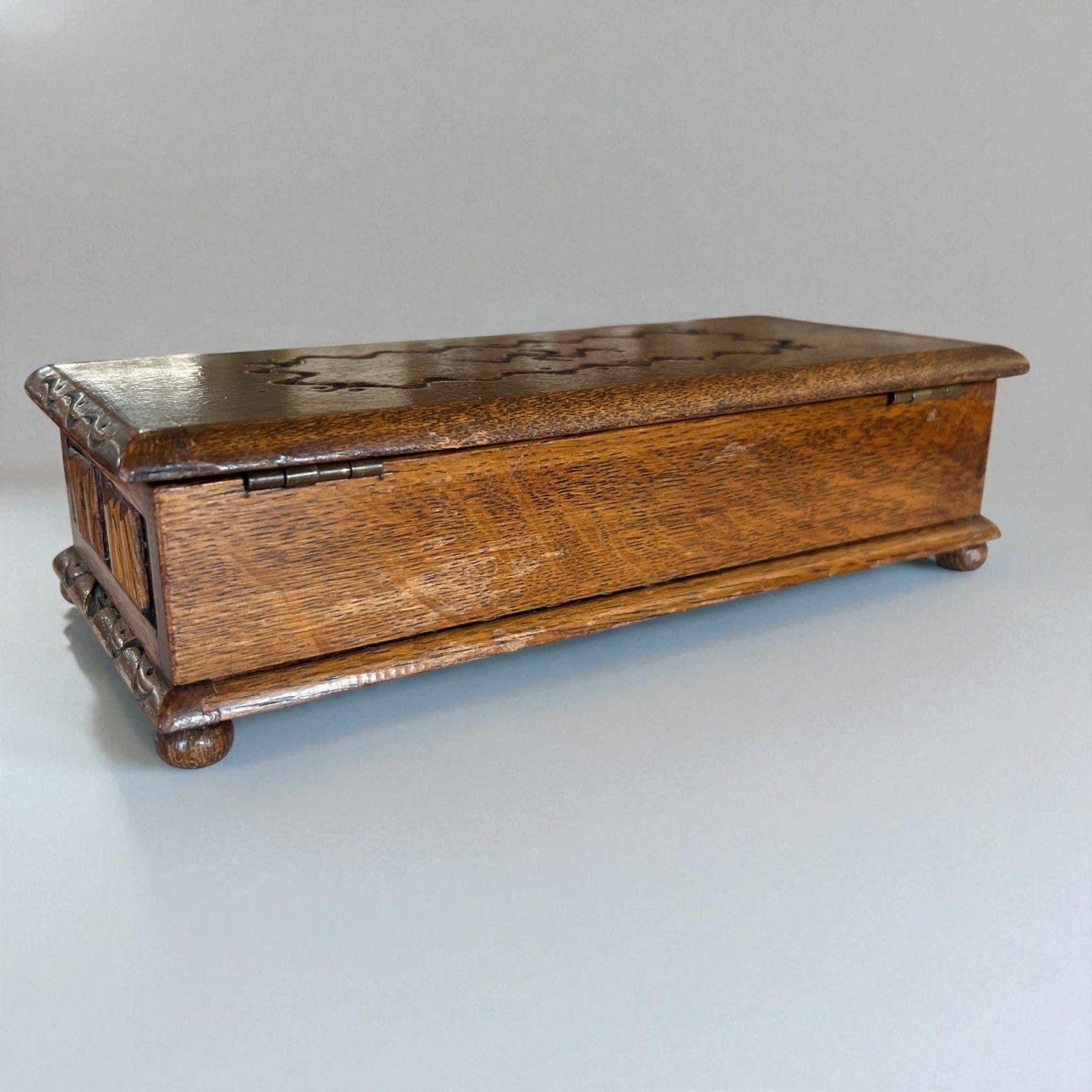 Carillon vintage antico in legno scatola baule cassapanca Inglese anni '40 Categoria  Carillon