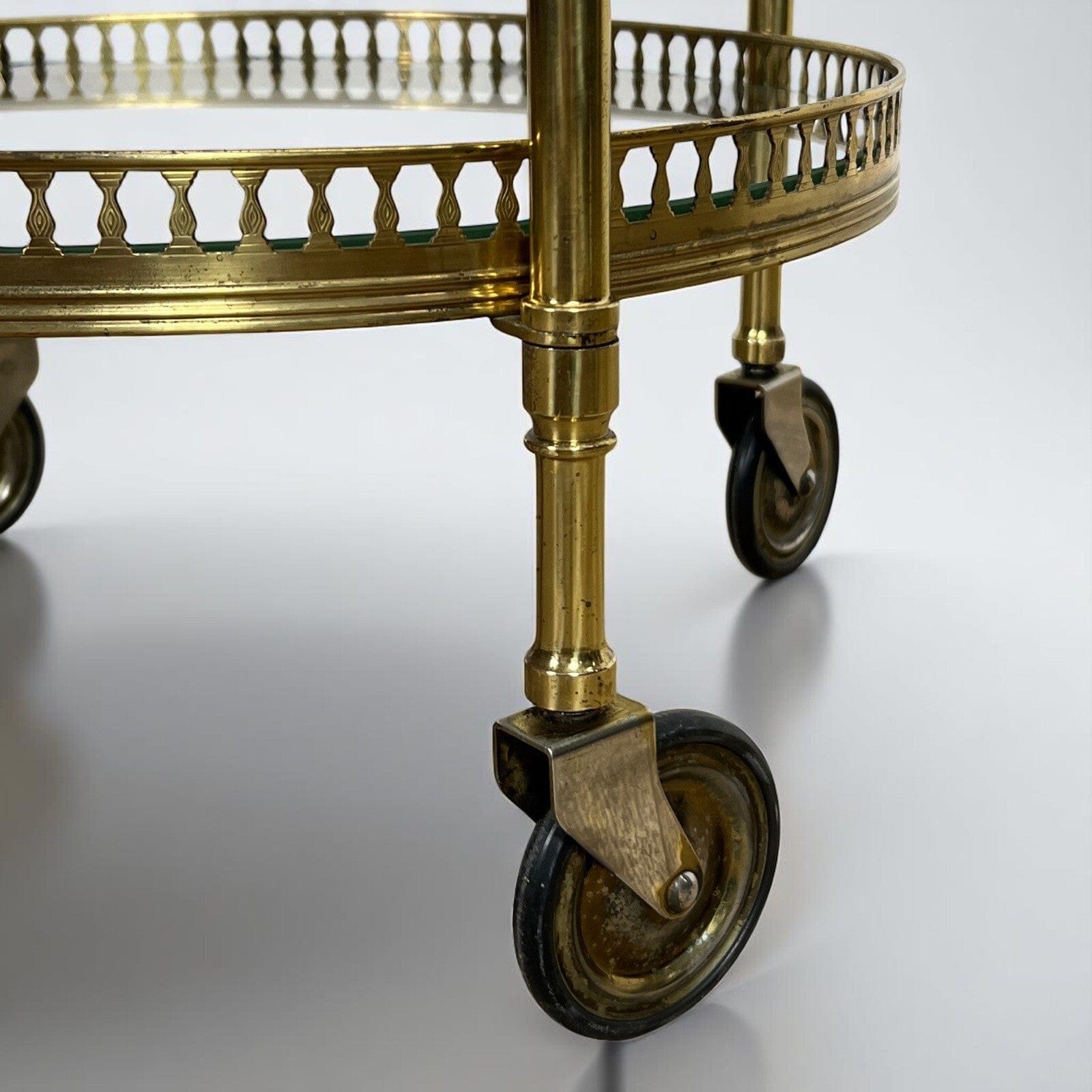 Carrello bar antico in ottone cromato portavivande rotondo vintage anni 40 50 Categoria  Carrelli