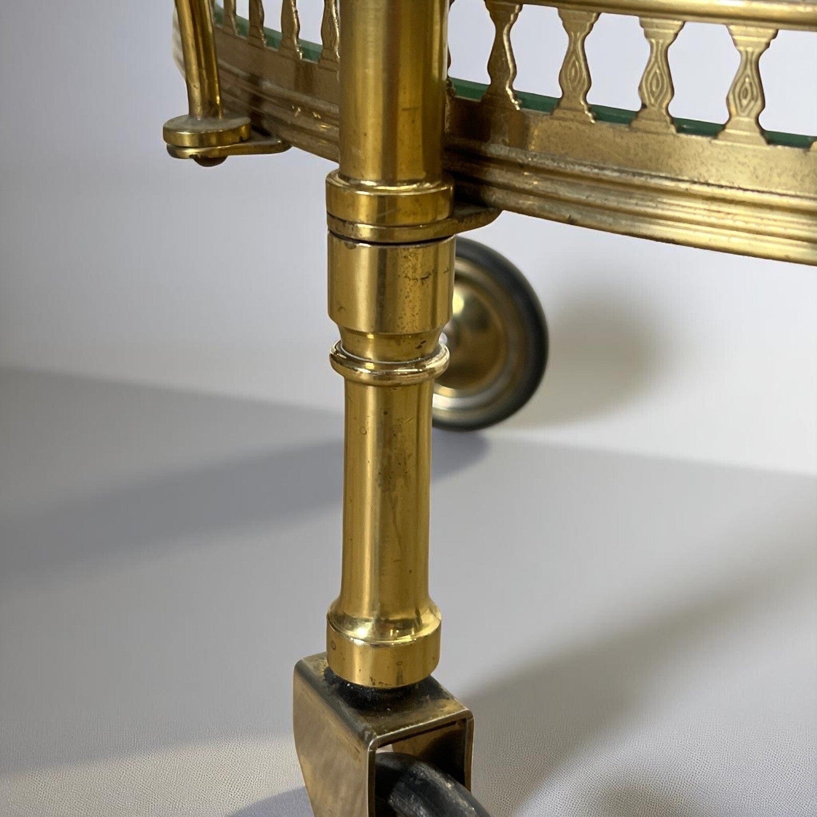 Carrello bar antico in ottone cromato portavivande rotondo vintage anni 40 50 Categoria  Carrelli