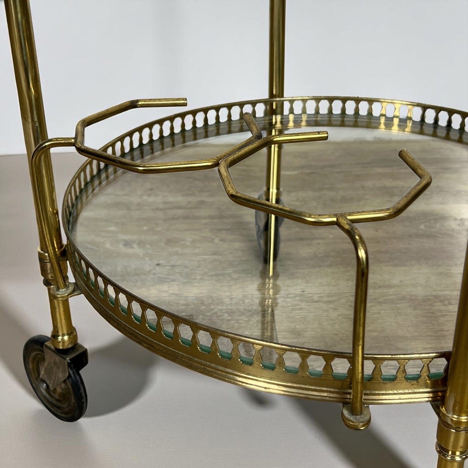 Carrello bar antico in ottone cromato portavivande rotondo vintage anni 40 50 Categoria  Carrelli