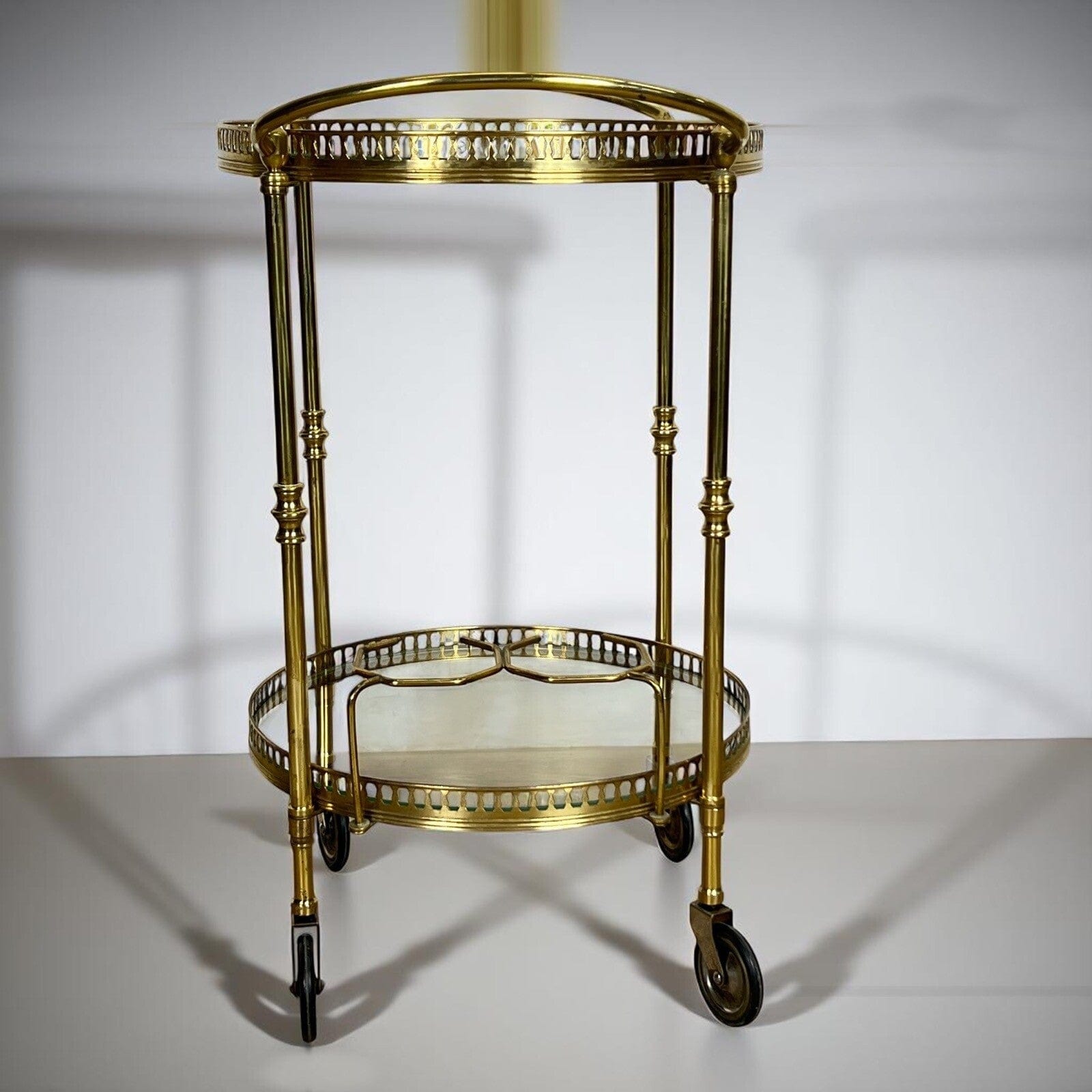 Carrello bar antico in ottone cromato portavivande rotondo vintage anni 40 50 Categoria  Carrelli
