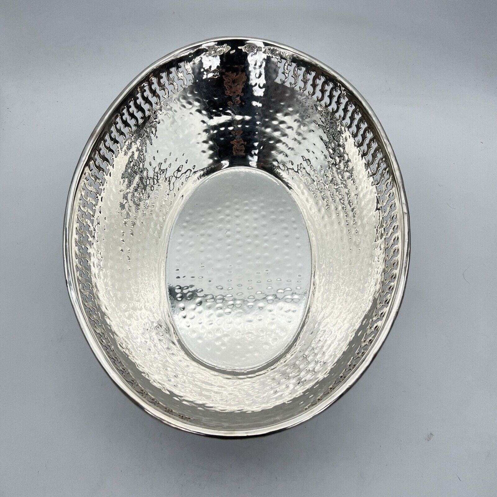 Centrotavola in Argento Placcato Silver Plated ciotola traforata in stile Antico Categoria  Sheffield & Argento