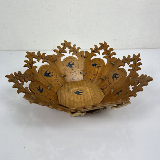 Cestino portapane in legno intagliato sorrentina vintage anni '60 con Rondini Categoria  Vassoi