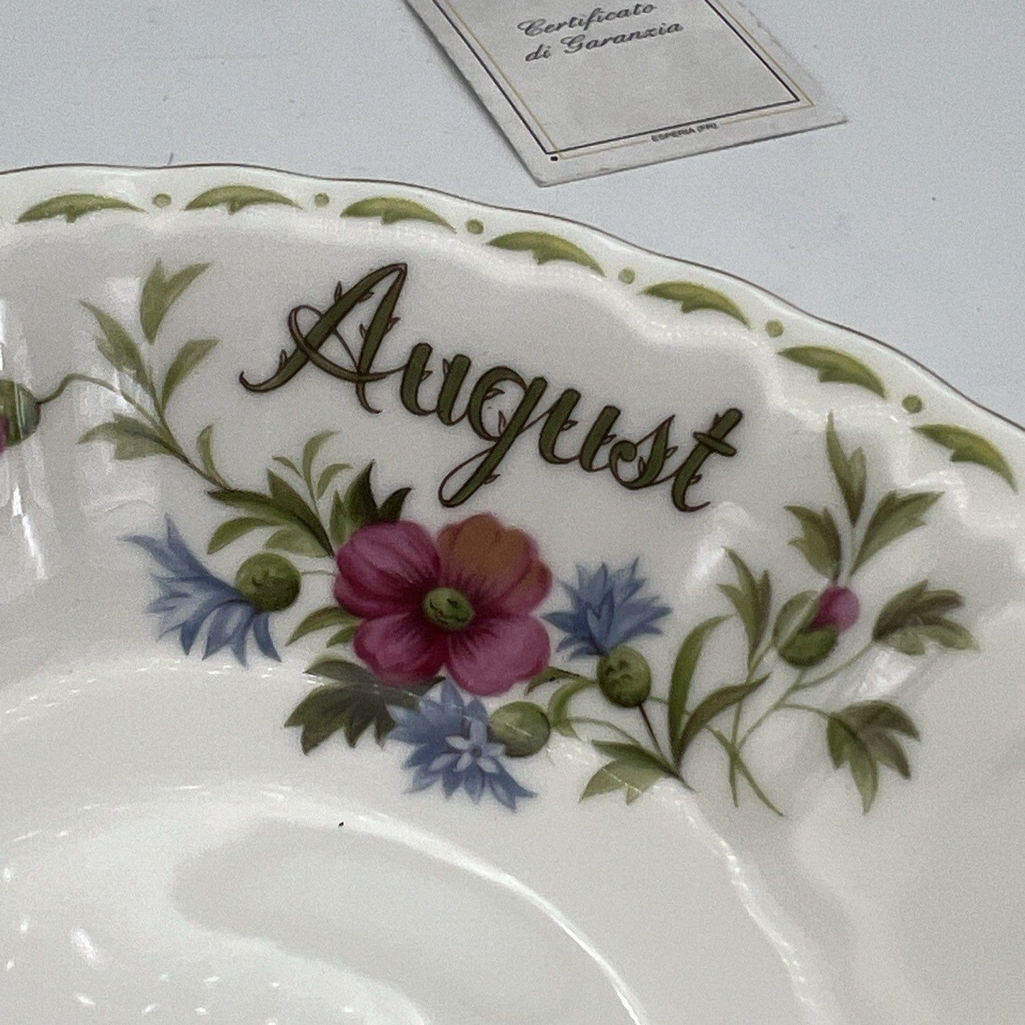 Ciotola ciotolina Coppetta in porcellana Royal Albert con mese AGOSTO 1970 900 Categoria  Centrotavola e Ciotole