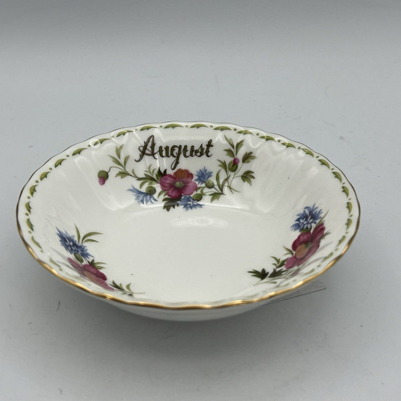 Ciotola ciotolina Coppetta in porcellana Royal Albert con mese AGOSTO 1970 900 Categoria  Centrotavola e Ciotole