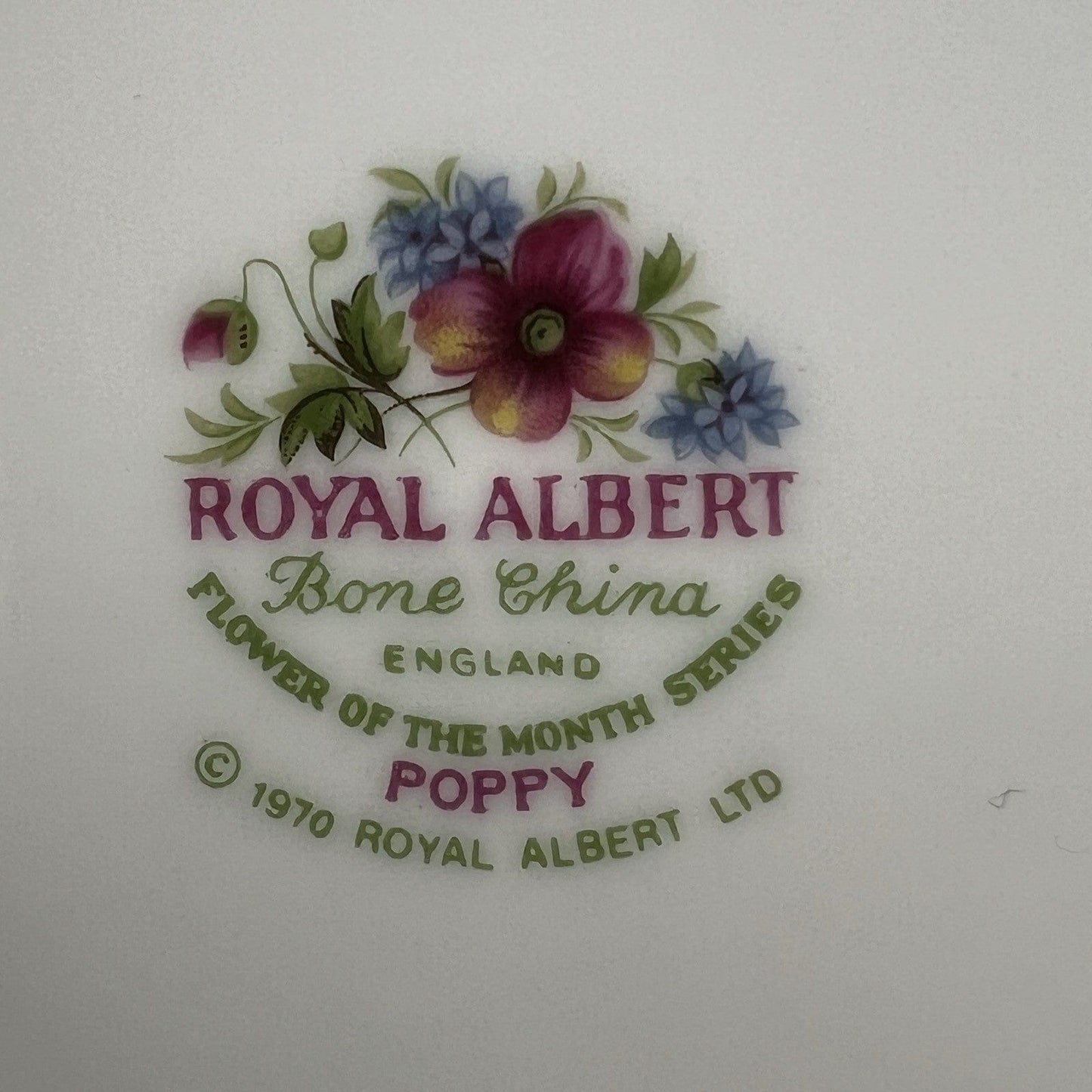 Ciotola ciotolina Coppetta in porcellana Royal Albert con mese AGOSTO 1970 900 Categoria  Centrotavola e Ciotole