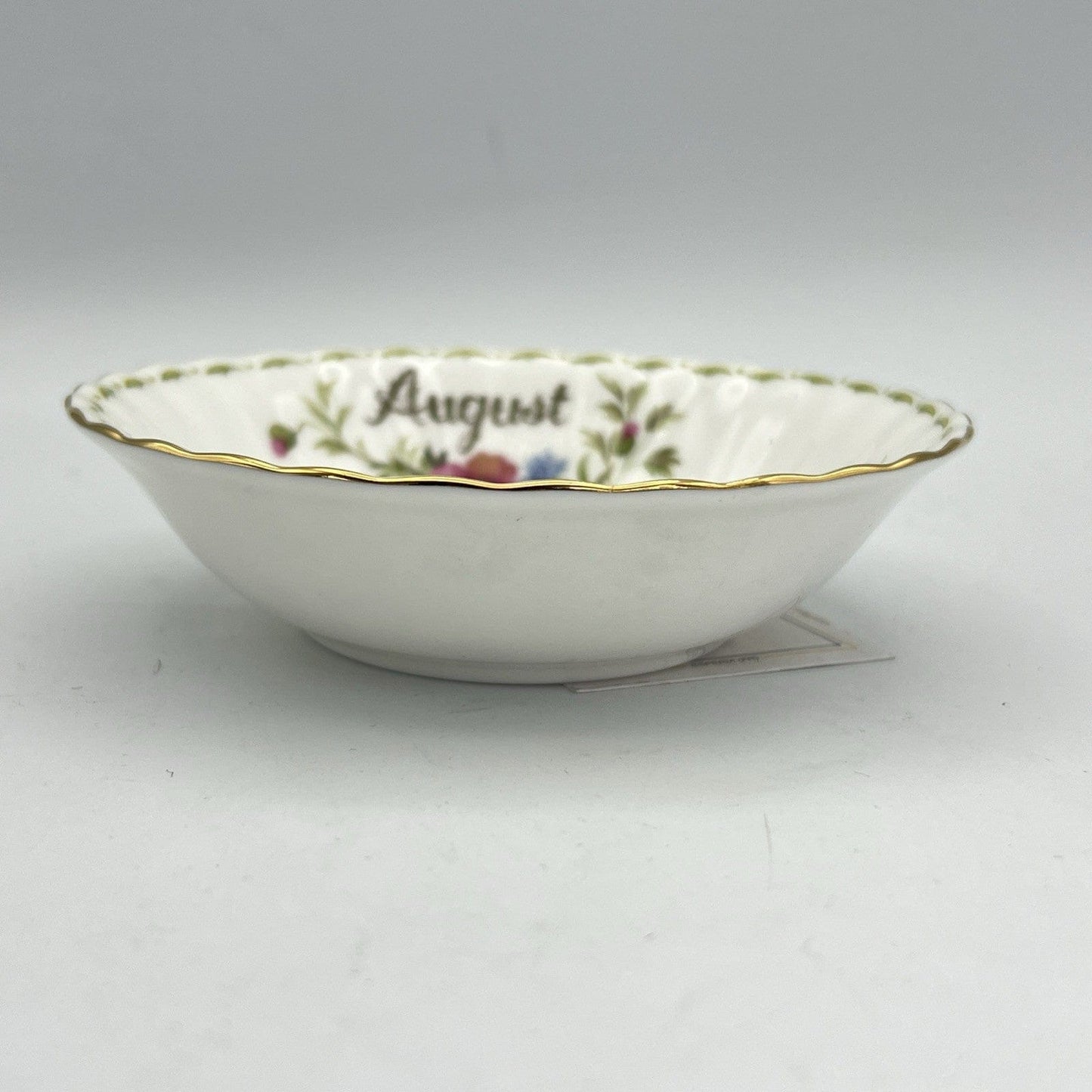 Ciotola ciotolina Coppetta in porcellana Royal Albert con mese AGOSTO 1970 900 Categoria  Centrotavola e Ciotole