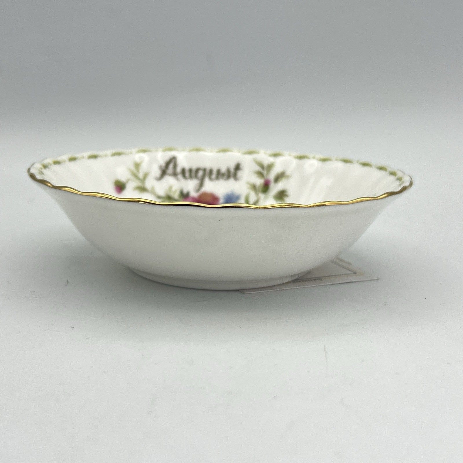 Ciotola ciotolina Coppetta in porcellana Royal Albert con mese AGOSTO 1970 900 Categoria  Centrotavola e Ciotole