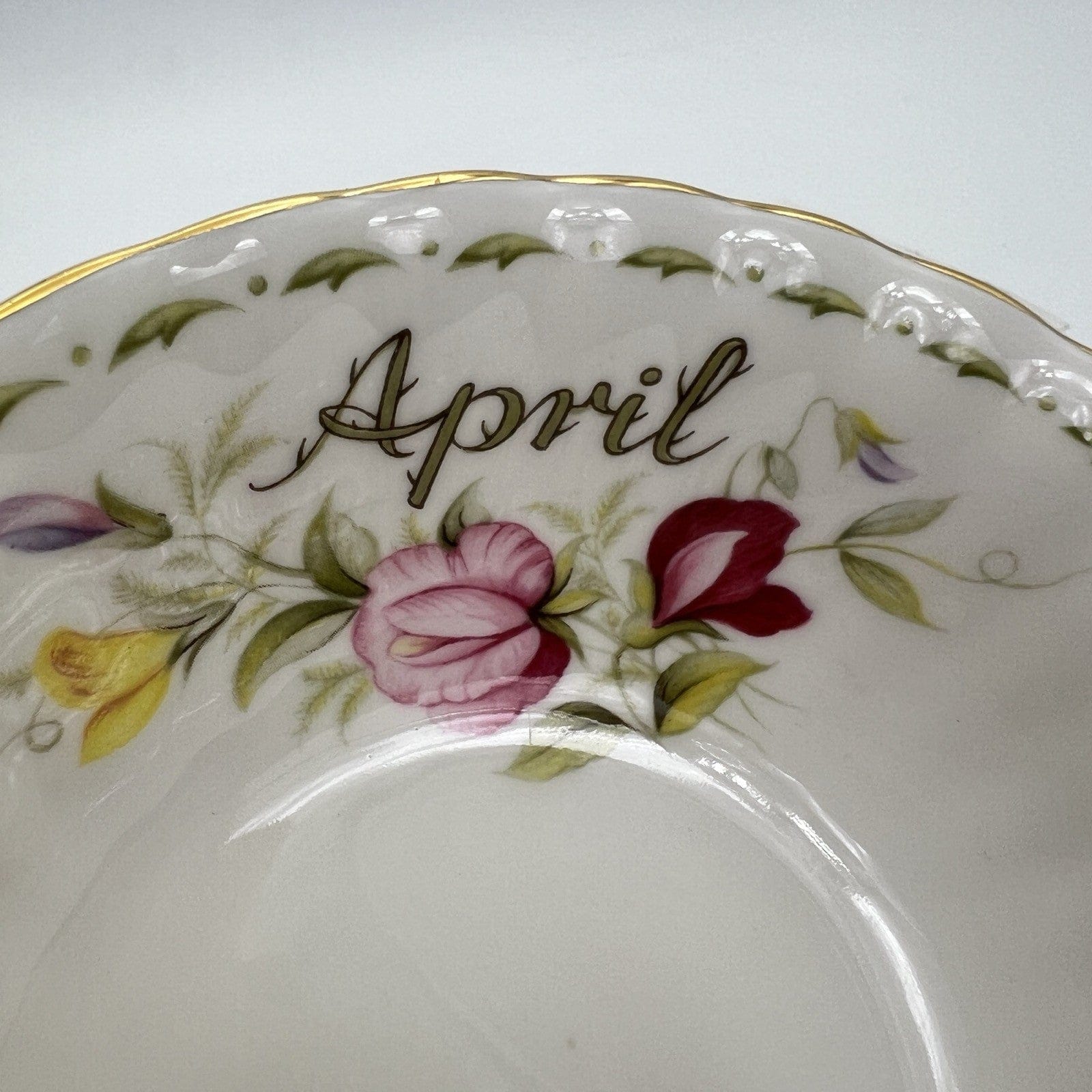 Ciotola ciotolina Coppetta in porcellana Royal Albert con mese APRILE 900 1970 Categoria  Centrotavola e Ciotole