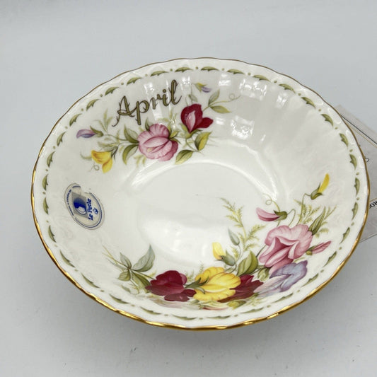 Ciotola ciotolina Coppetta in porcellana Royal Albert con mese APRILE 900 1970 Categoria  Centrotavola e Ciotole