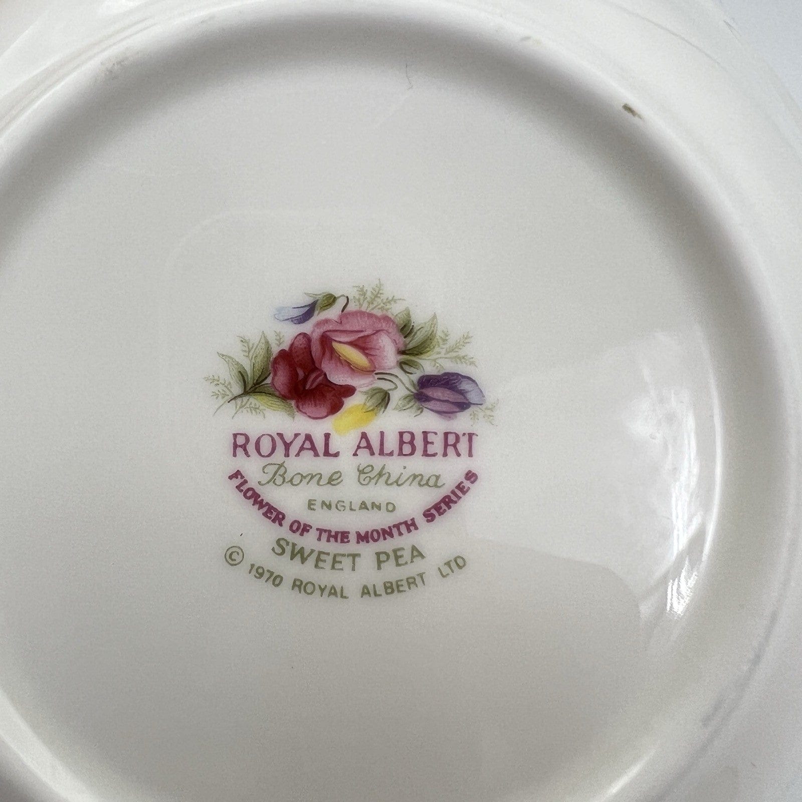 Ciotola ciotolina Coppetta in porcellana Royal Albert con mese APRILE 900 1970 Categoria  Centrotavola e Ciotole