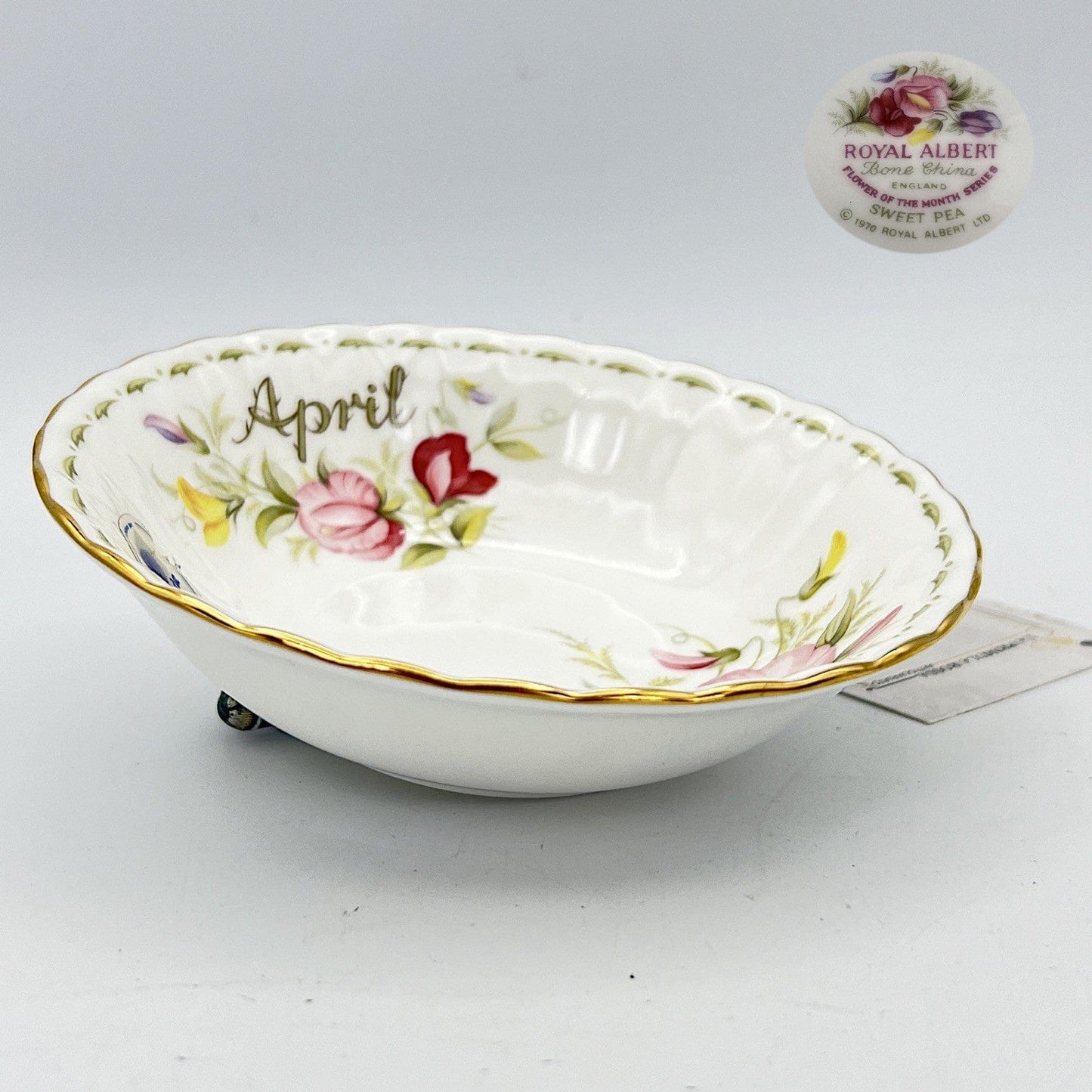 Ciotola ciotolina Coppetta in porcellana Royal Albert con mese APRILE 900 1970 Categoria  Centrotavola e Ciotole