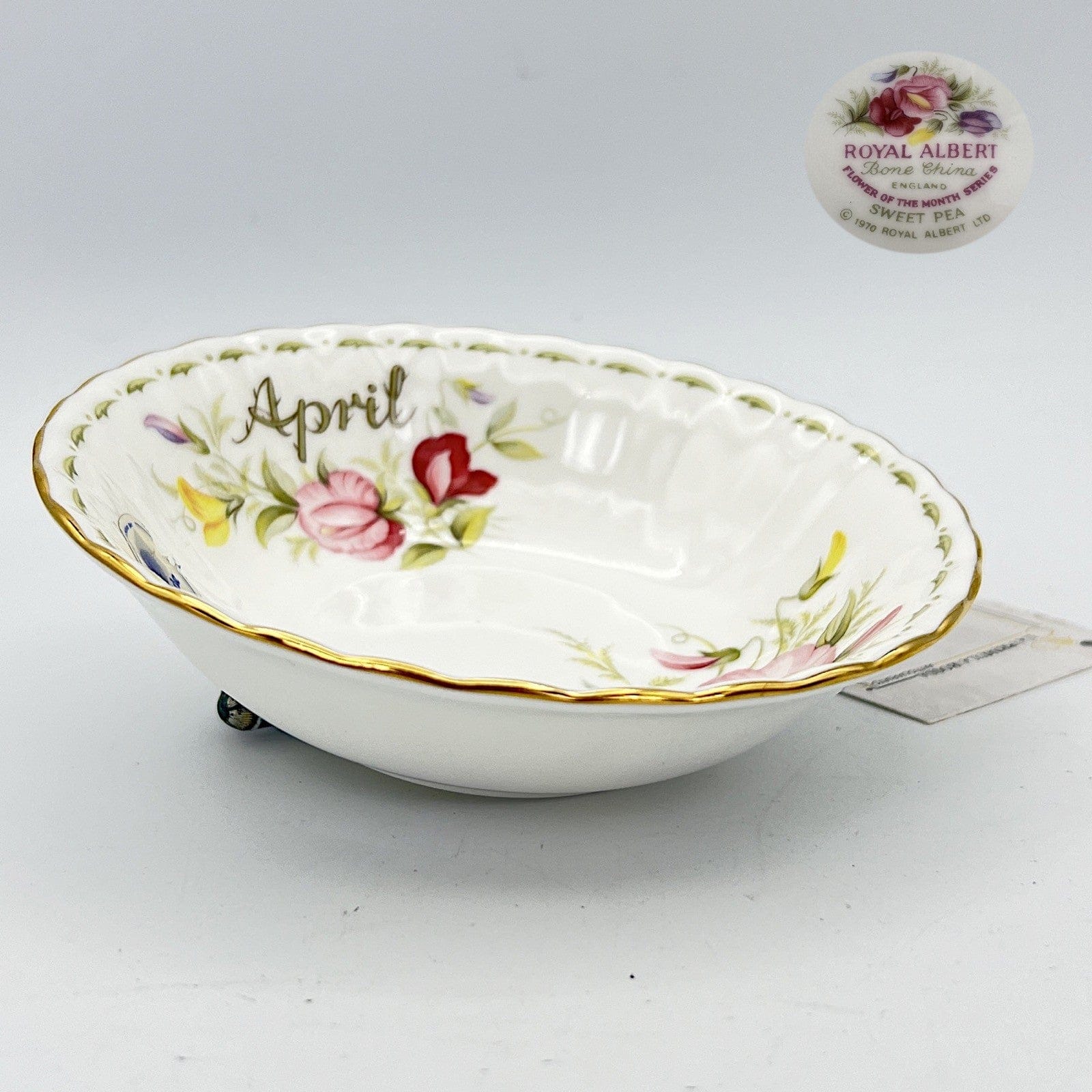 Ciotola ciotolina Coppetta in porcellana Royal Albert con mese APRILE 900 1970 Categoria  Centrotavola e Ciotole