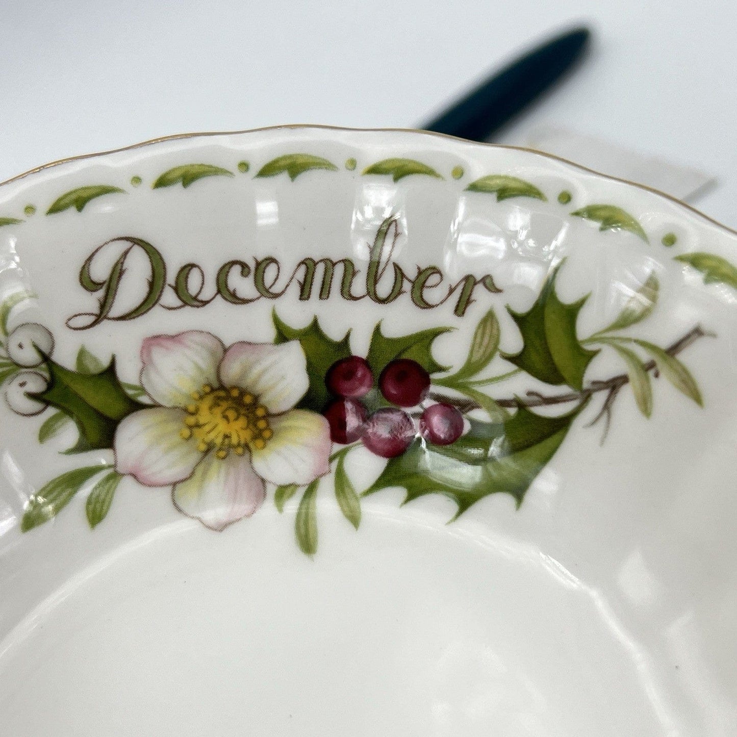 Ciotola ciotolina Coppetta in porcellana Royal Albert con mese DICEMBRE 900 1970 Categoria  Centrotavola e Ciotole