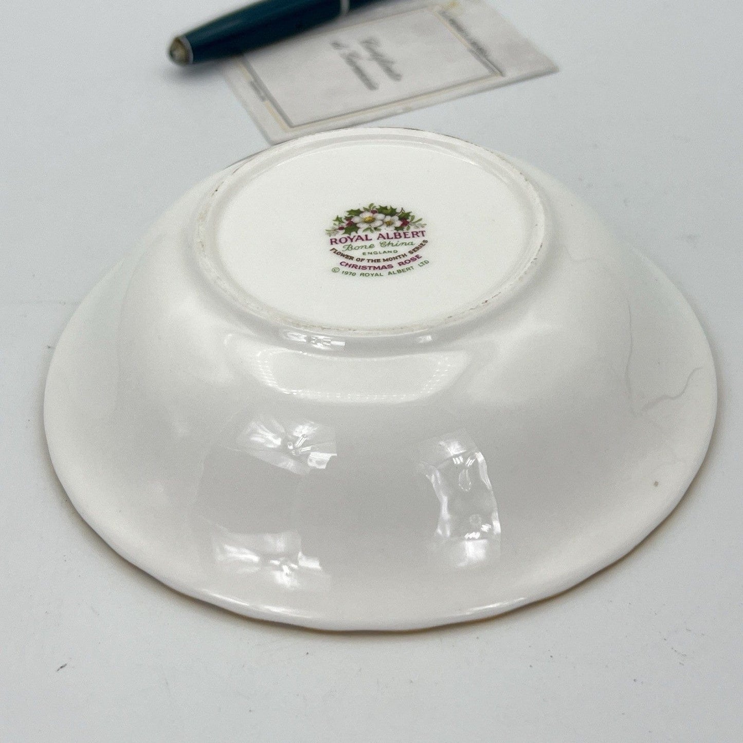 Ciotola ciotolina Coppetta in porcellana Royal Albert con mese DICEMBRE 900 1970 Categoria  Centrotavola e Ciotole