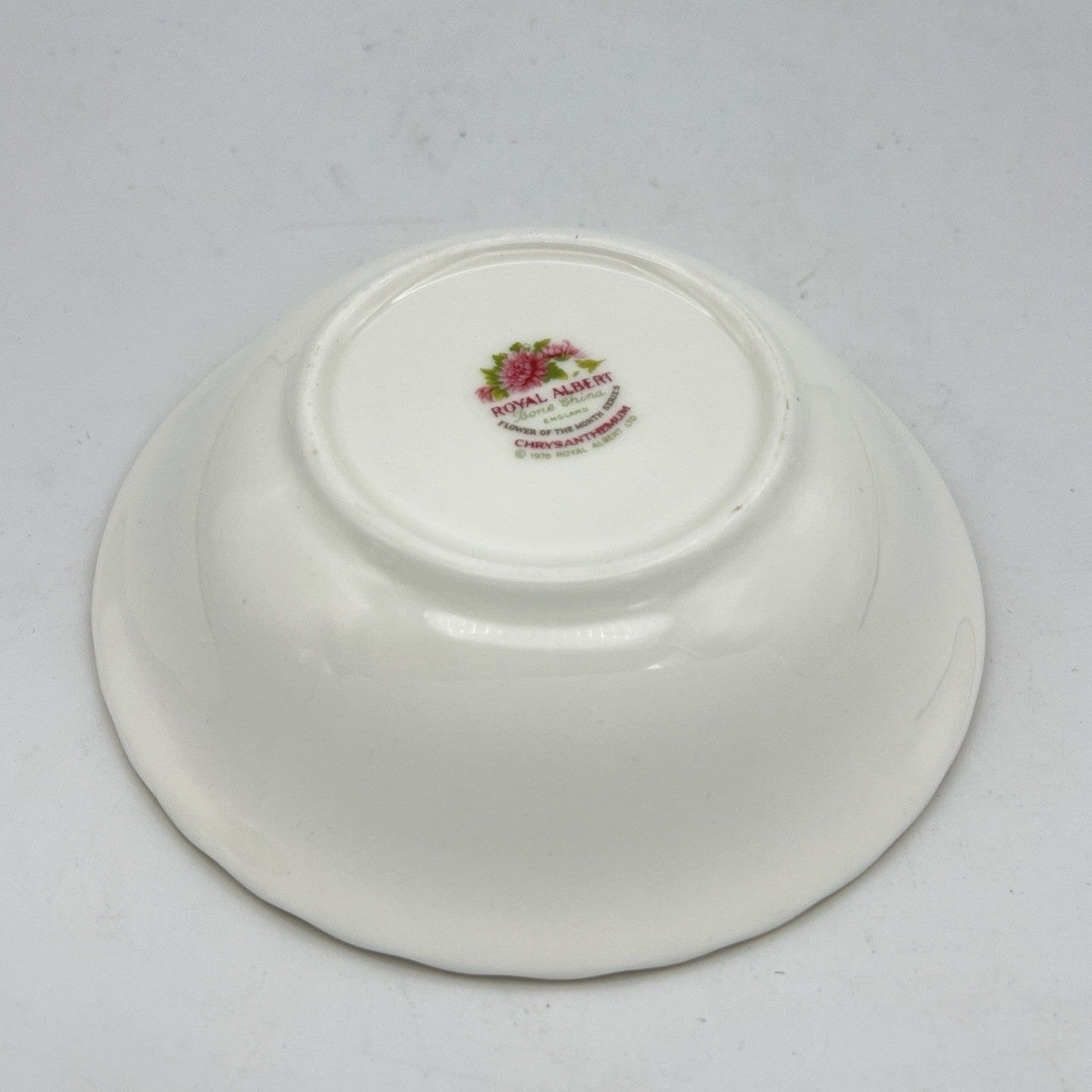 Ciotola ciotolina Coppetta in porcellana Royal Albert con mese NOVEMBRE 900 1970 Categoria  Centrotavola e Ciotole