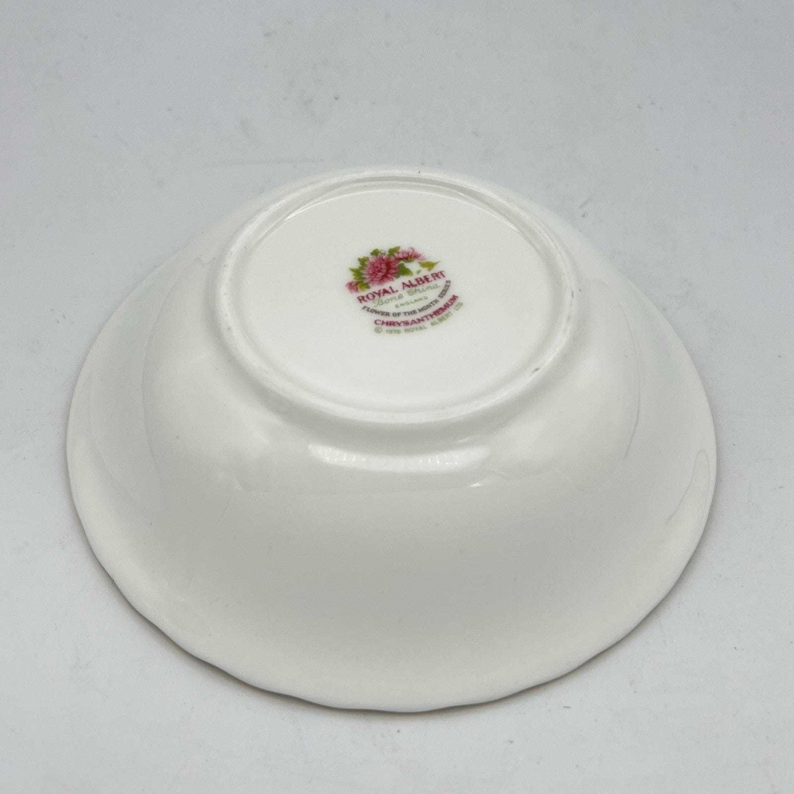 Ciotola ciotolina Coppetta in porcellana Royal Albert con mese NOVEMBRE 900 1970 Categoria  Centrotavola e Ciotole