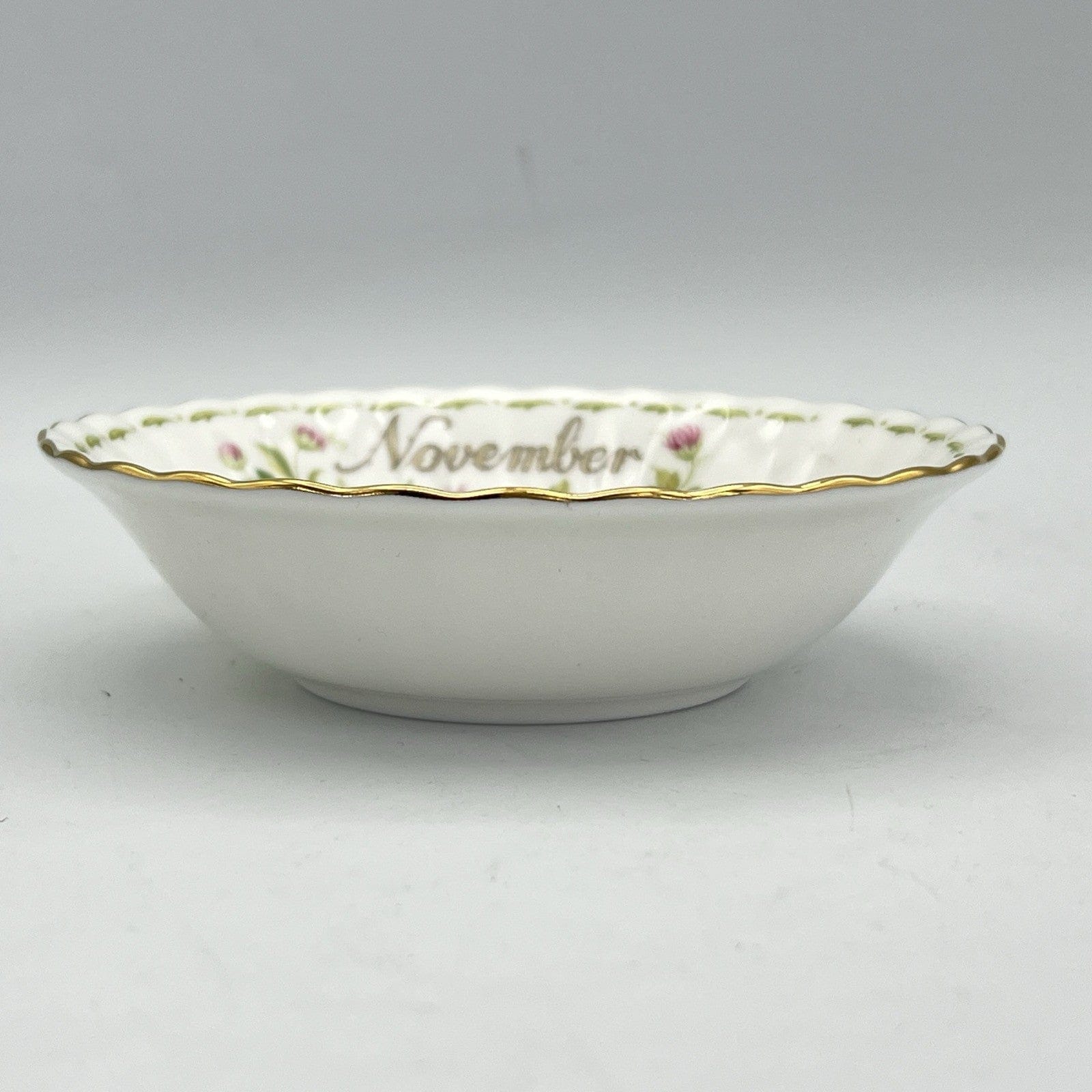 Ciotola ciotolina Coppetta in porcellana Royal Albert con mese NOVEMBRE 900 1970 Categoria  Centrotavola e Ciotole