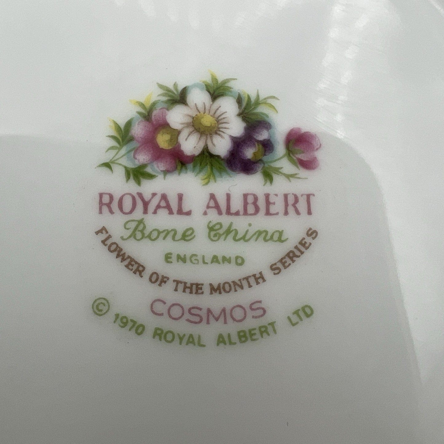 Ciotola ciotolina Coppetta in porcellana Royal Albert con mese OTTOBRE 1970 900 Categoria  Centrotavola e Ciotole