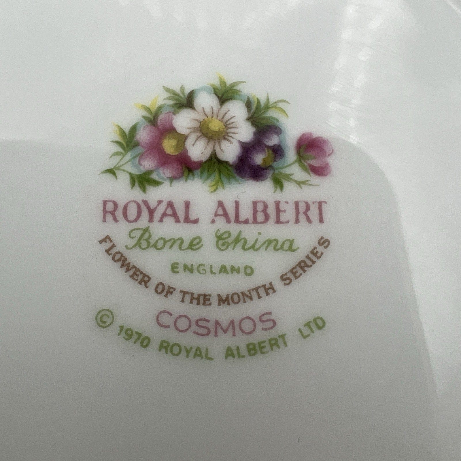 Ciotola ciotolina Coppetta in porcellana Royal Albert con mese OTTOBRE 1970 900 Categoria  Centrotavola e Ciotole