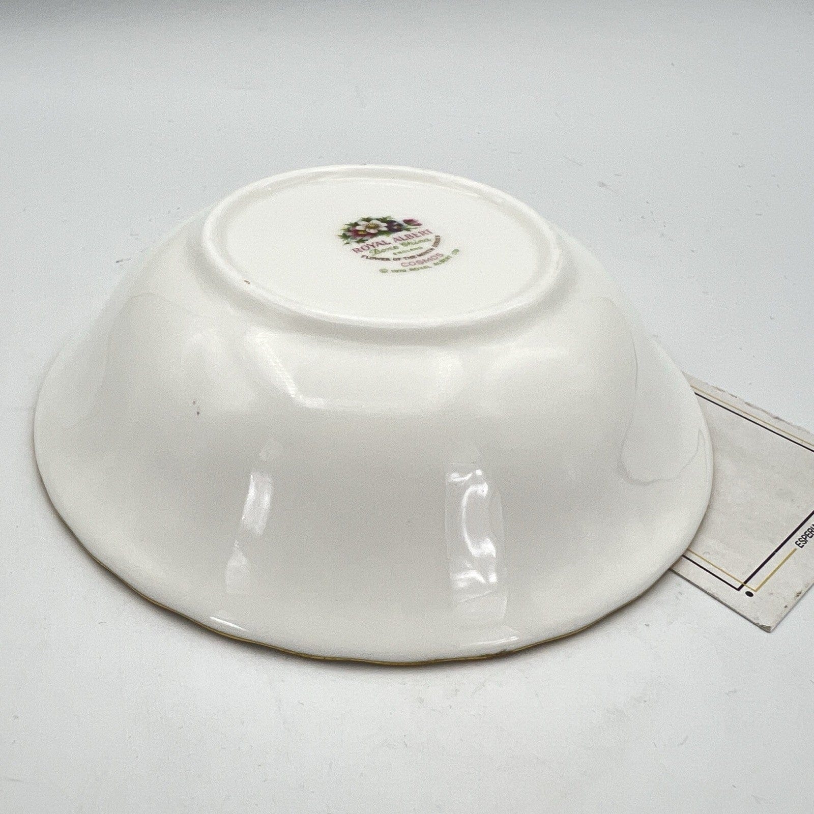 Ciotola ciotolina Coppetta in porcellana Royal Albert con mese OTTOBRE 1970 900 Categoria  Centrotavola e Ciotole