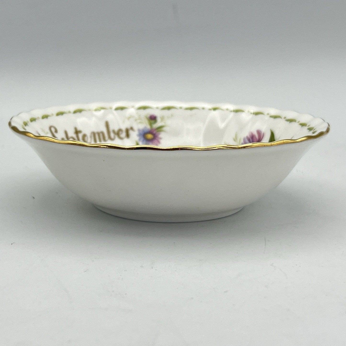 Ciotola ciotolina Coppetta in porcellana Royal Albert con mese SETTEMBRE 1970 Categoria  Centrotavola e Ciotole