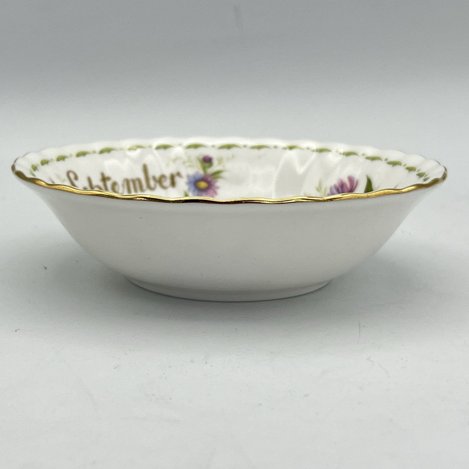 Ciotola ciotolina Coppetta in porcellana Royal Albert con mese SETTEMBRE 1970 Categoria  Centrotavola e Ciotole