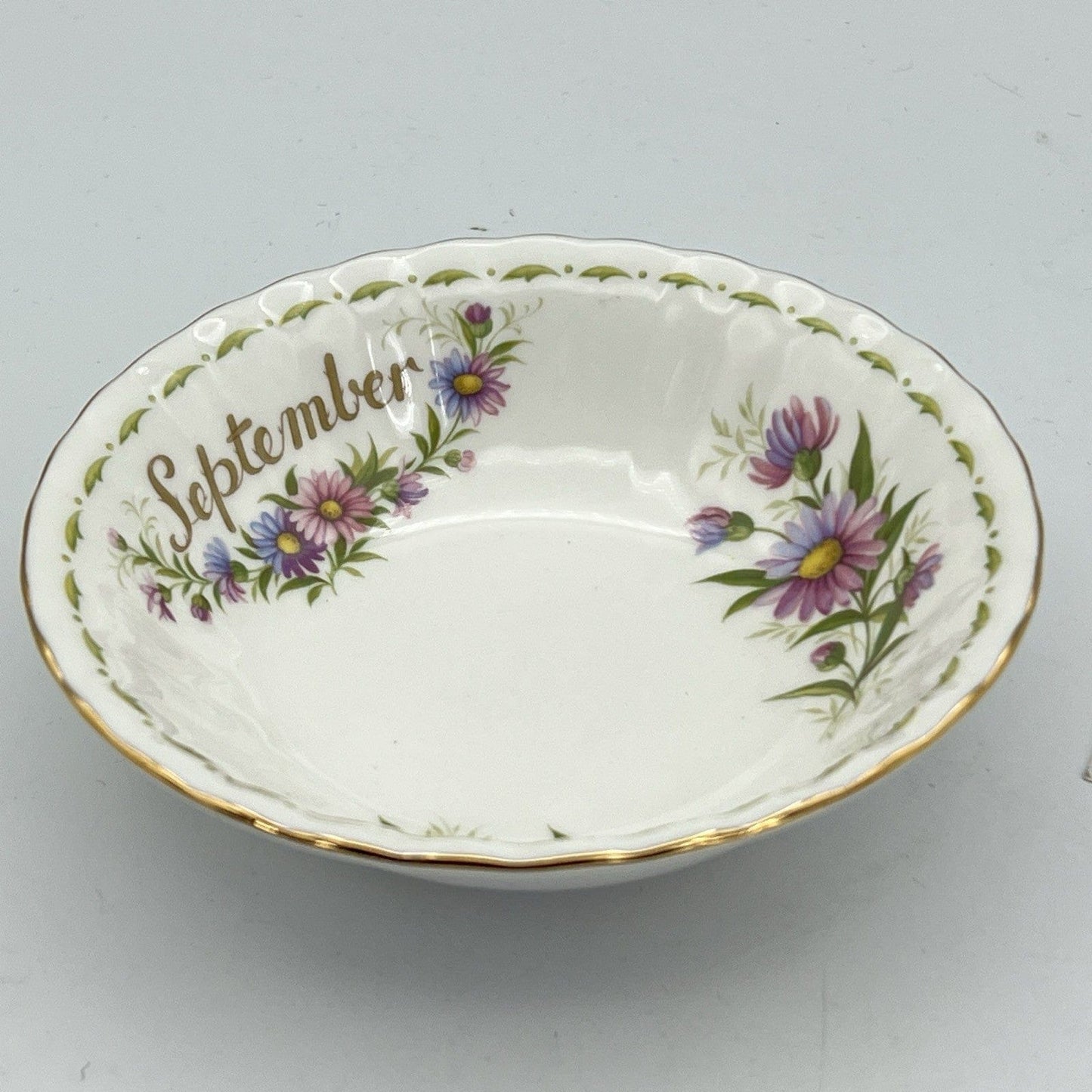 Ciotola ciotolina Coppetta in porcellana Royal Albert con mese SETTEMBRE 1970 Categoria  Centrotavola e Ciotole