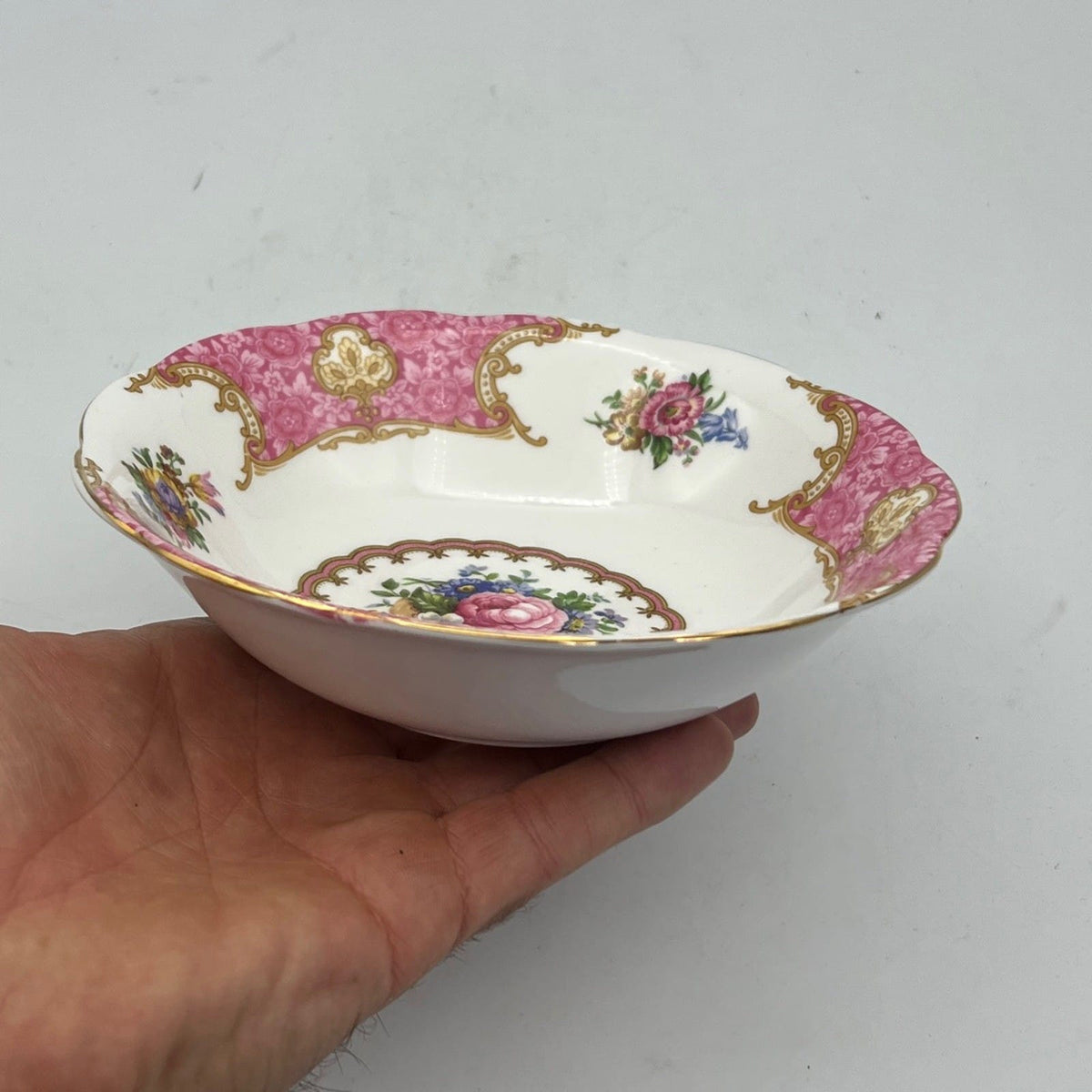 Ciotola scodella in porcellana inglese Royal Albert Lady Carlyle 1944 Coppetta Categoria  Centrotavola e Ciotole