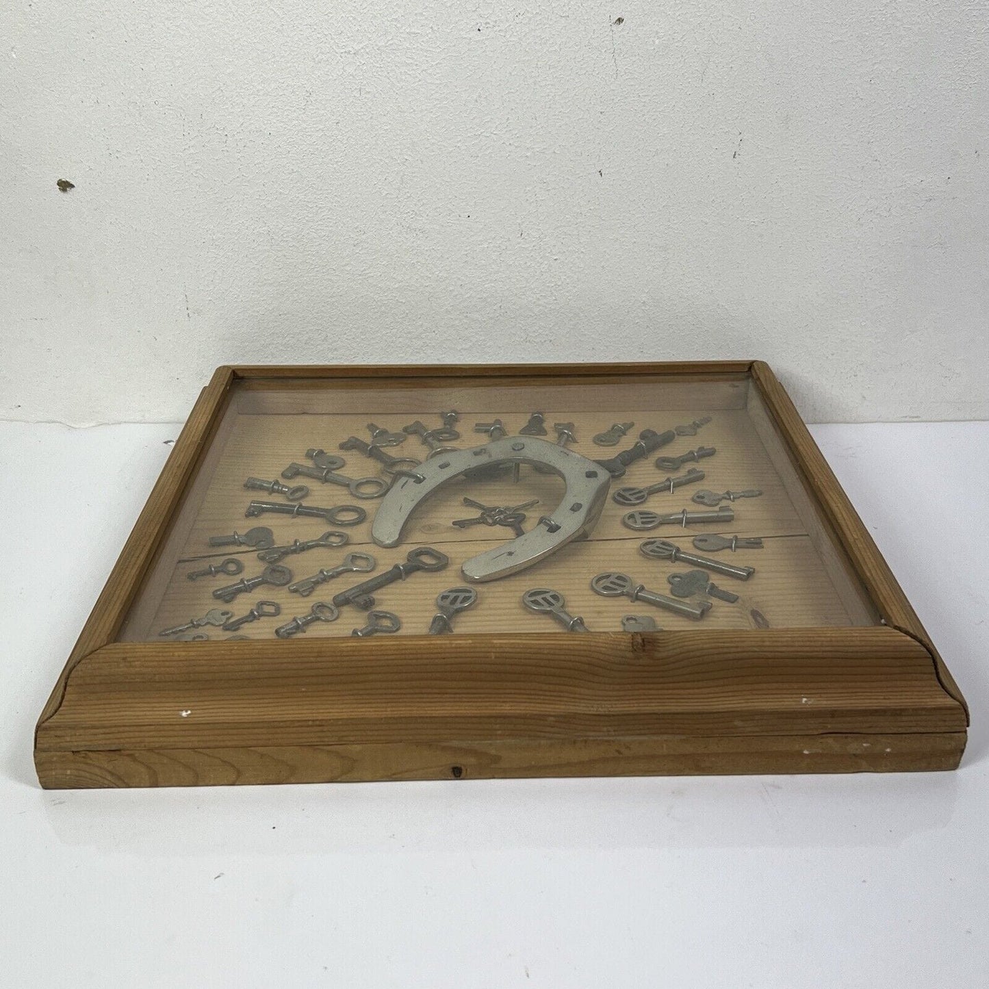 Collezione di chiavi Antiche e Vintage lotto ferramenta d'epoca in espositore Categoria  Accessori & Ferramenta d'epoca