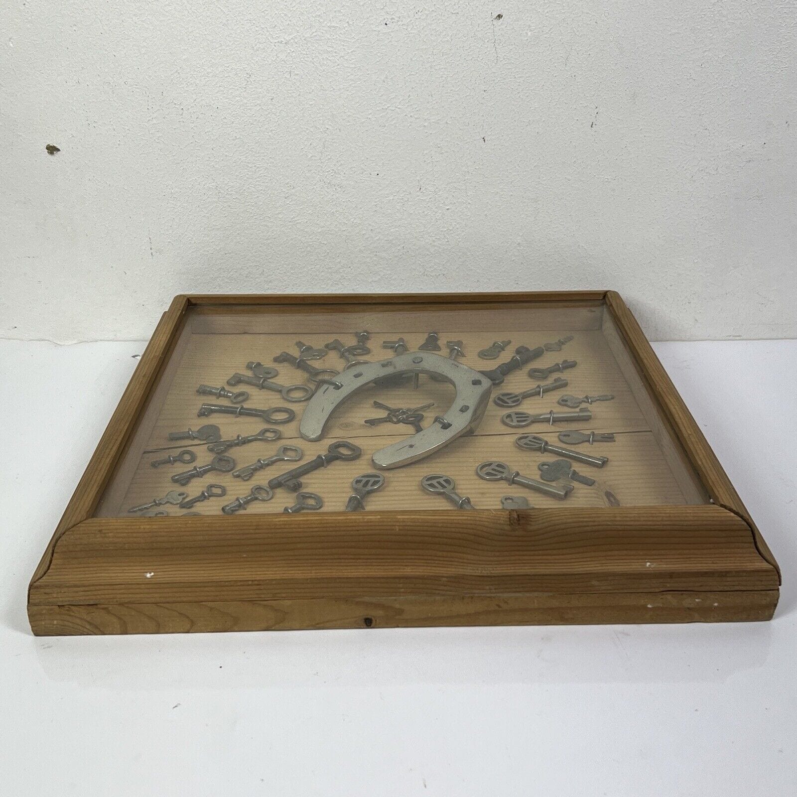 Collezione di chiavi Antiche e Vintage lotto ferramenta d'epoca in espositore Categoria  Accessori & Ferramenta d'epoca