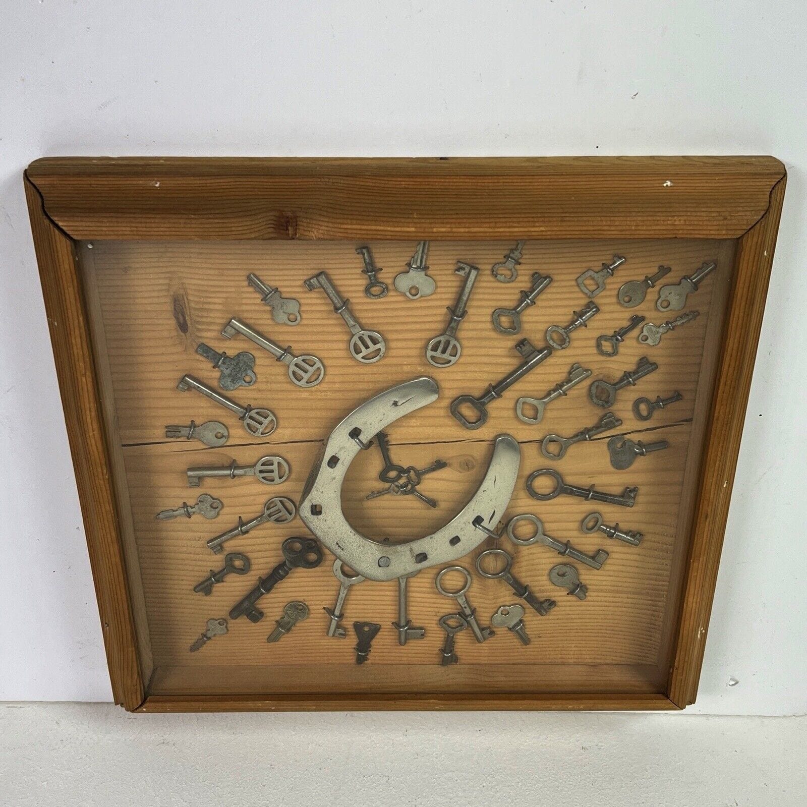 Collezione di chiavi Antiche e Vintage lotto ferramenta d'epoca in espositore Categoria  Accessori & Ferramenta d'epoca