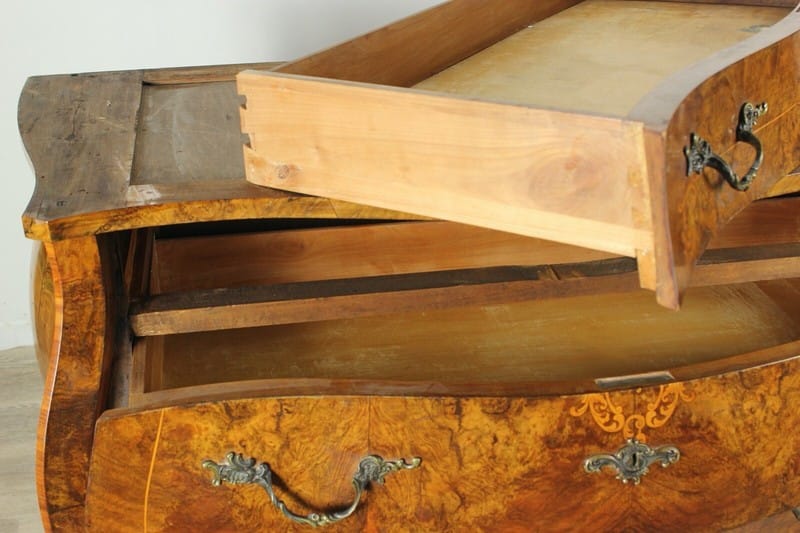Comò cassettone antico in stile Luigi XV bombato intarsiato mobile in legno Categoria  Comò & Cassettiere