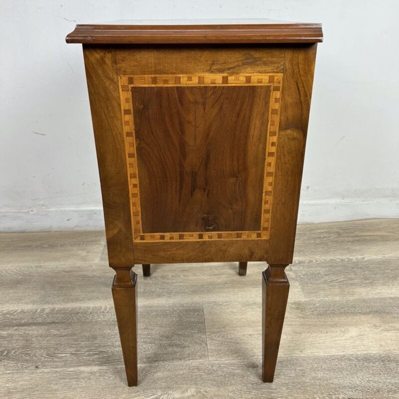 Comodino antico in legno mobiletto intarsiato tavolino stile Luigi XVI epoca 900 Categoria  Comodini