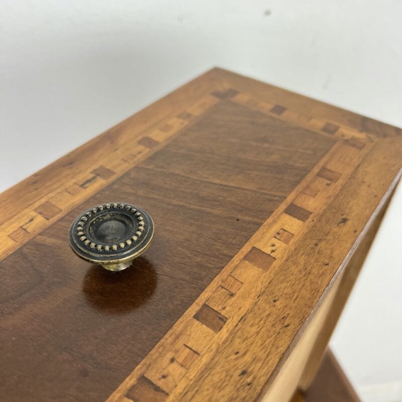 Comodino antico in legno mobiletto intarsiato tavolino stile Luigi XVI epoca 900 Categoria  Comodini