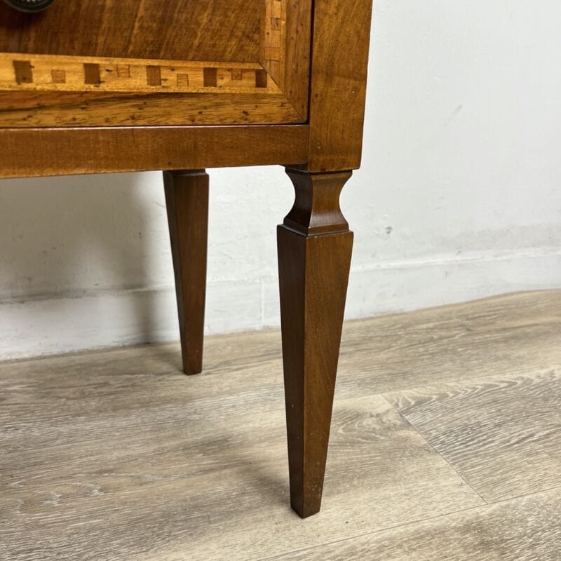 Comodino antico in legno mobiletto intarsiato tavolino stile Luigi XVI epoca 900 Categoria  Comodini
